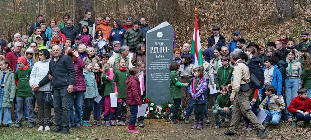 A Petőfi-tanya emlékkövének avatására